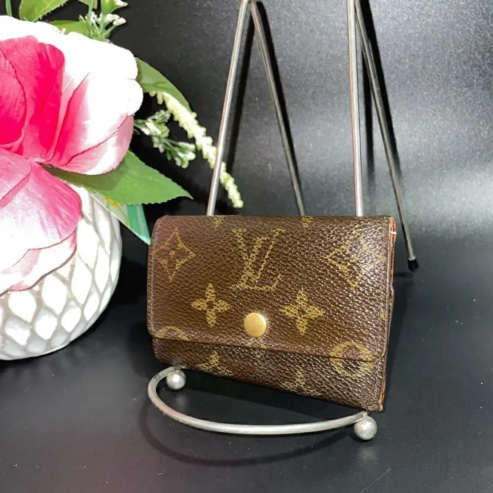 AUTHENTIC Louis Vuitton Monogram 6 Key Wallet